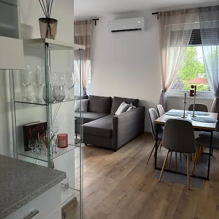 Lily Apartmanhotel Balatonlelle