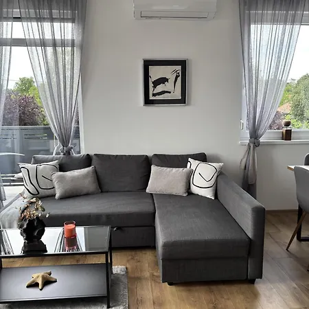 Lily アパートホテル 3*